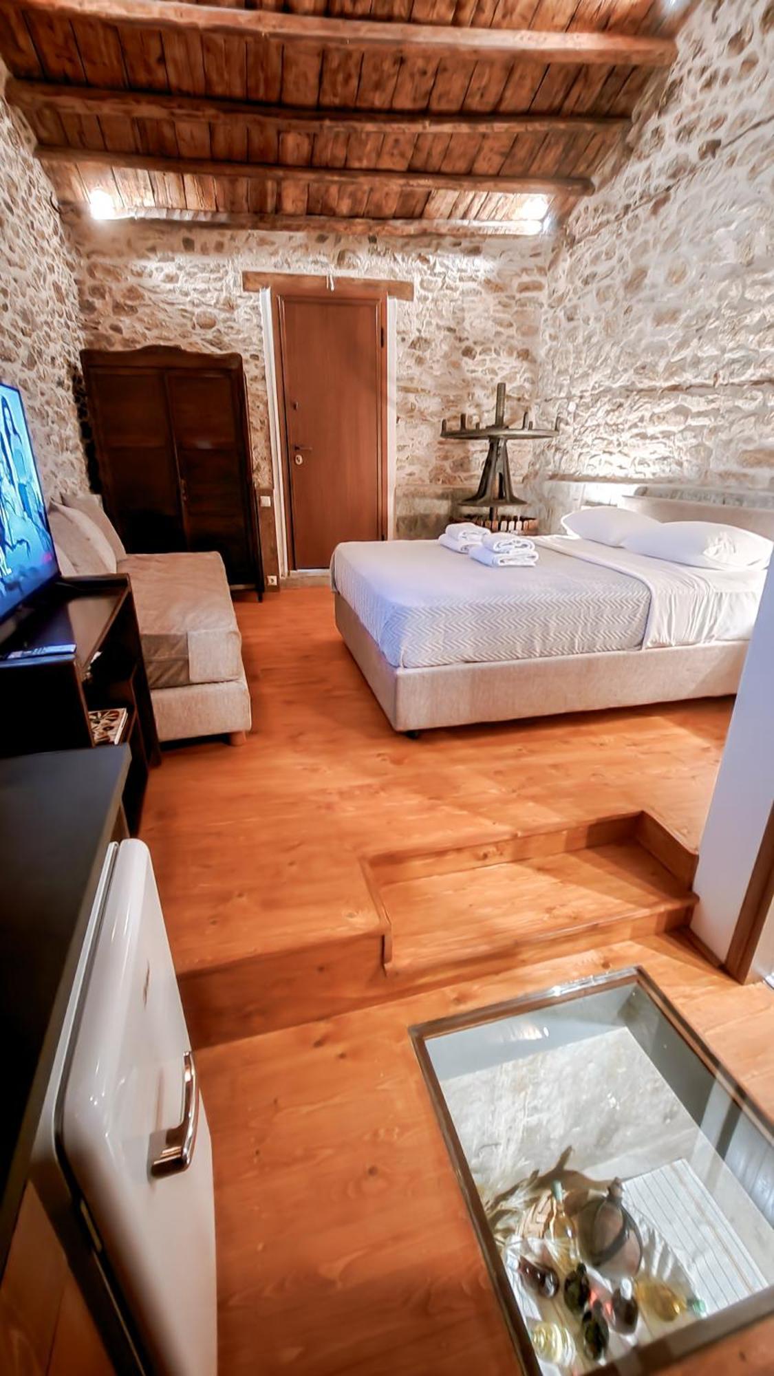 The Cellar Studios - By Avelink Spata  Bagian luar foto